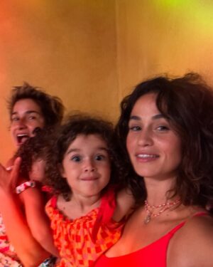 Nanda Costa Instagram - Que seja doce, alegre e próspero!
Feliz natal ❣️