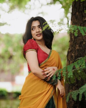 Nandana Varma Instagram - Un Kanavugalil Naan Illaiya ?

📸 : @sameeh_photography 
Styling: @_aleenaraju 
Outfit: @aneyaa.by.anagha
Mua: @anjali__makeup_artist