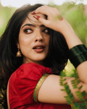 Nandana Varma Instagram - Un Kanavugalil Naan Illaiya ?

📸 : @sameeh_photography 
Styling: @_aleenaraju 
Outfit: @aneyaa.by.anagha
Mua: @anjali__makeup_artist