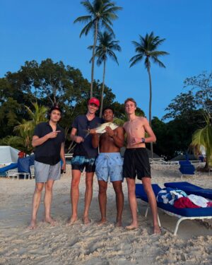 Naomi Watts Instagram - A perfect vacation in the sun. Thank you Barbados!! 🇧🇧 ♥️🏝️☀️🍹