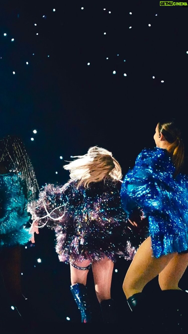 Natalie Peterson - 29.8K Likes - Been living out my Wildest Dreams for the last 2 years and 1 week from today this magical journey called The Eras Tour will be coming to an end 🤍 Soaking up every last moment and reminiscing on this beautiful moment in time. May our legacy live on forever!
#tstheerastour #erastourdancers #erastour #dancer #taylorswift