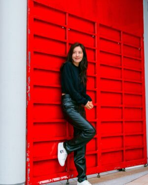 Natalie Tong Instagram - 蛋蛋同我一齊影相㗎
你哋搵唔搵到佢
🤭🤭🤭
無論出街定係做嘢
我成日都想帶蛋蛋係身邊
所以決定送呢份禮物比自己
🩵🩵🩵

只要上載張相，你都好易訂製到有你毛孩個樣，獨一無二嘅 @kibo.eco 波鞋，同時仲可以捐錢幫到有需要嘅動物！ 

現凡購買一對 KIBO x SPCA 訂製鞋，KIBO 都會直接捐贈 20% 銷售額，以支援愛護動物協會 @spcahk 照顧嘅動物嘅日常同醫療開支 。
愛協嘅資金只有 1% 嚟自政府，所以好需要大家支持！ 

而家用代碼「SPCA20」仲有八折優惠。
優惠期到 12 月 31 日咋！ 

即刻預訂： bit.ly/3VokmFK

#NT #蛋蛋
