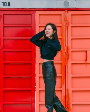 Natalie Tong Instagram - 蛋蛋同我一齊影相㗎
你哋搵唔搵到佢
🤭🤭🤭
無論出街定係做嘢
我成日都想帶蛋蛋係身邊
所以決定送呢份禮物比自己
🩵🩵🩵

只要上載張相，你都好易訂製到有你毛孩個樣，獨一無二嘅 @kibo.eco 波鞋，同時仲可以捐錢幫到有需要嘅動物！ 

現凡購買一對 KIBO x SPCA 訂製鞋，KIBO 都會直接捐贈 20% 銷售額，以支援愛護動物協會 @spcahk 照顧嘅動物嘅日常同醫療開支 。
愛協嘅資金只有 1% 嚟自政府，所以好需要大家支持！ 

而家用代碼「SPCA20」仲有八折優惠。
優惠期到 12 月 31 日咋！ 

即刻預訂： bit.ly/3VokmFK

#NT #蛋蛋