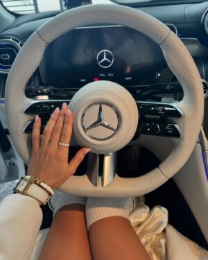 Nataliia Denysenko Instagram - Просто я мріяла про таке фото 🤍
@mercedesbenz_na_stolychnomy 
@mercedesbenzua 

“I work hard for Mercedes benz…”