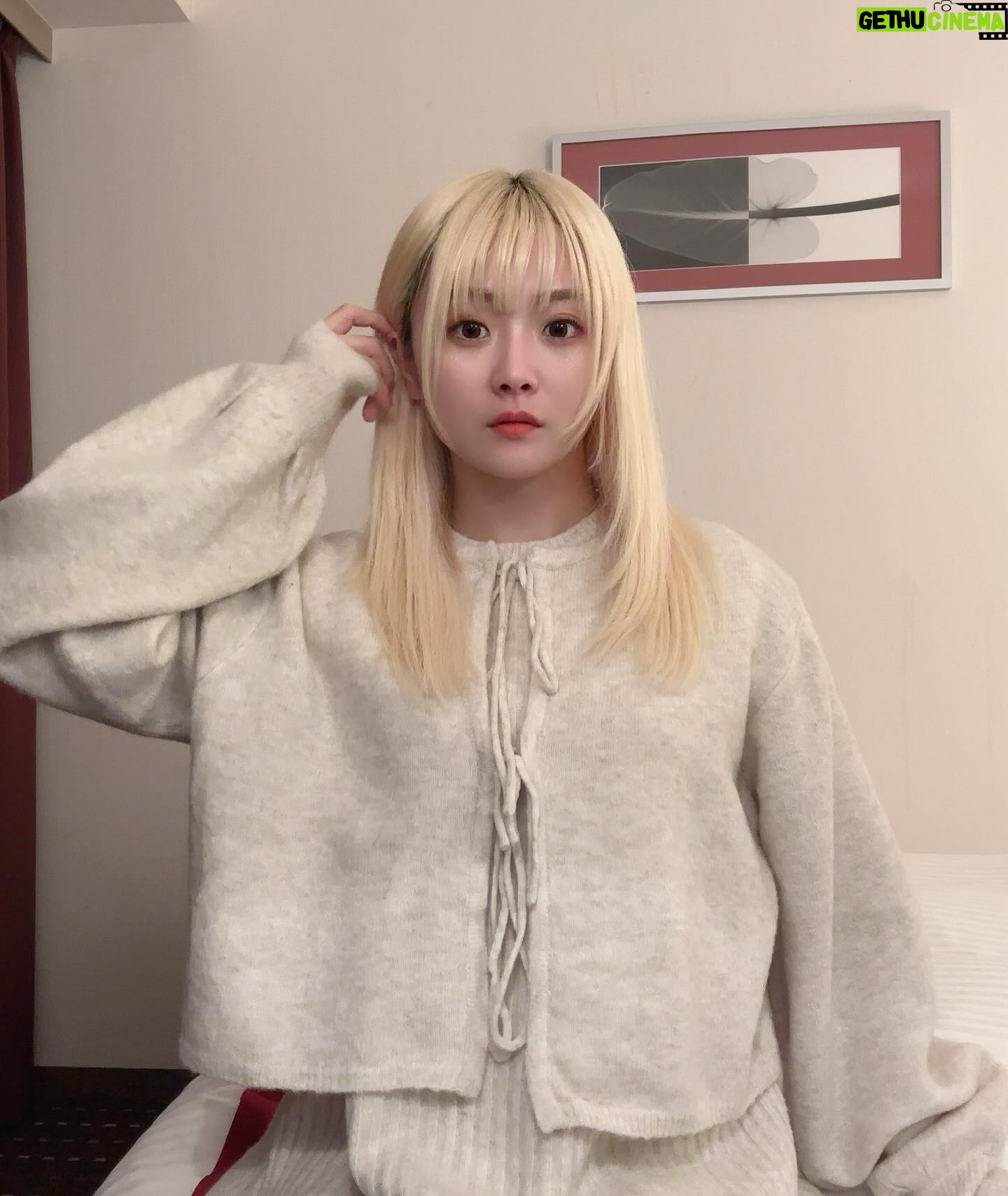 Natsumi Maki - 7.2K Likes - 鼻詰まって苦しい〜🤧
あったかい格好して寝ようね!!!
チクチクしない、もちもちなニットが好き🤍🤍
👗 @momentplus.official
#momentplus #pr #ニットワンピ #ニットコーデ #冬ニット