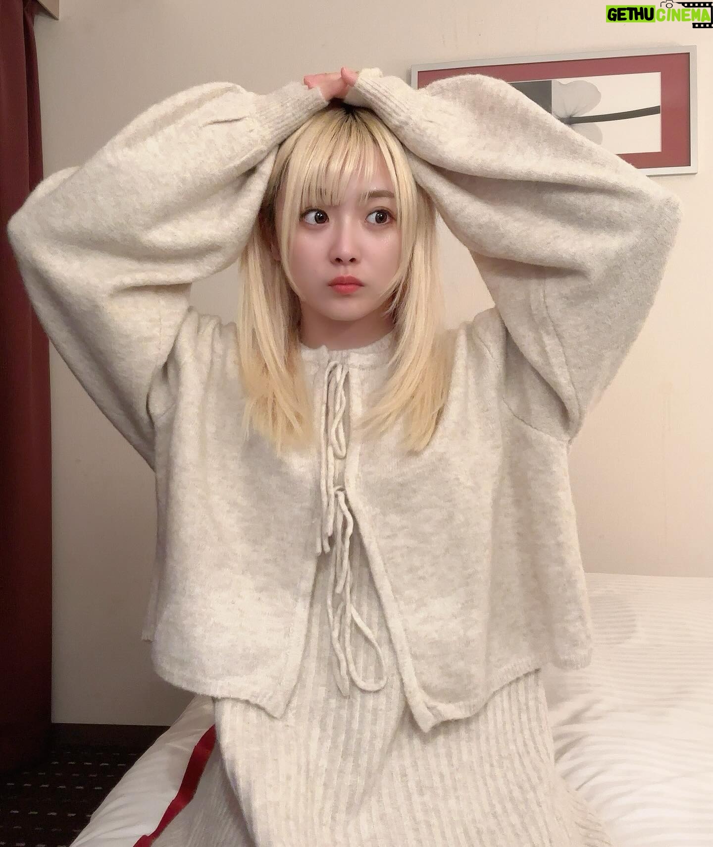 Natsumi Maki - 7.2K Likes - 鼻詰まって苦しい〜🤧
あったかい格好して寝ようね!!!
チクチクしない、もちもちなニットが好き🤍🤍
👗 @momentplus.official
#momentplus #pr #ニットワンピ #ニットコーデ #冬ニット