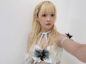 Natsumi Maki Instagram - このコスチュームお気に入りなんだよね〜🤍
思い入れもある大切なコスチューム！！！

#natsupoi #なつぽい #スターダム #stardom