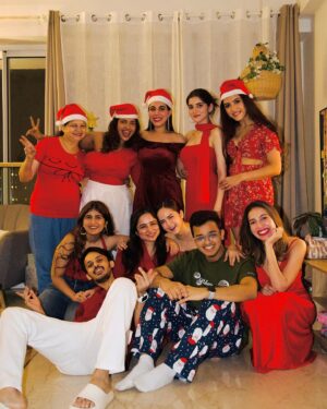 Navika Kotia Instagram - Sharing joy with my loved ones 🎄♥️