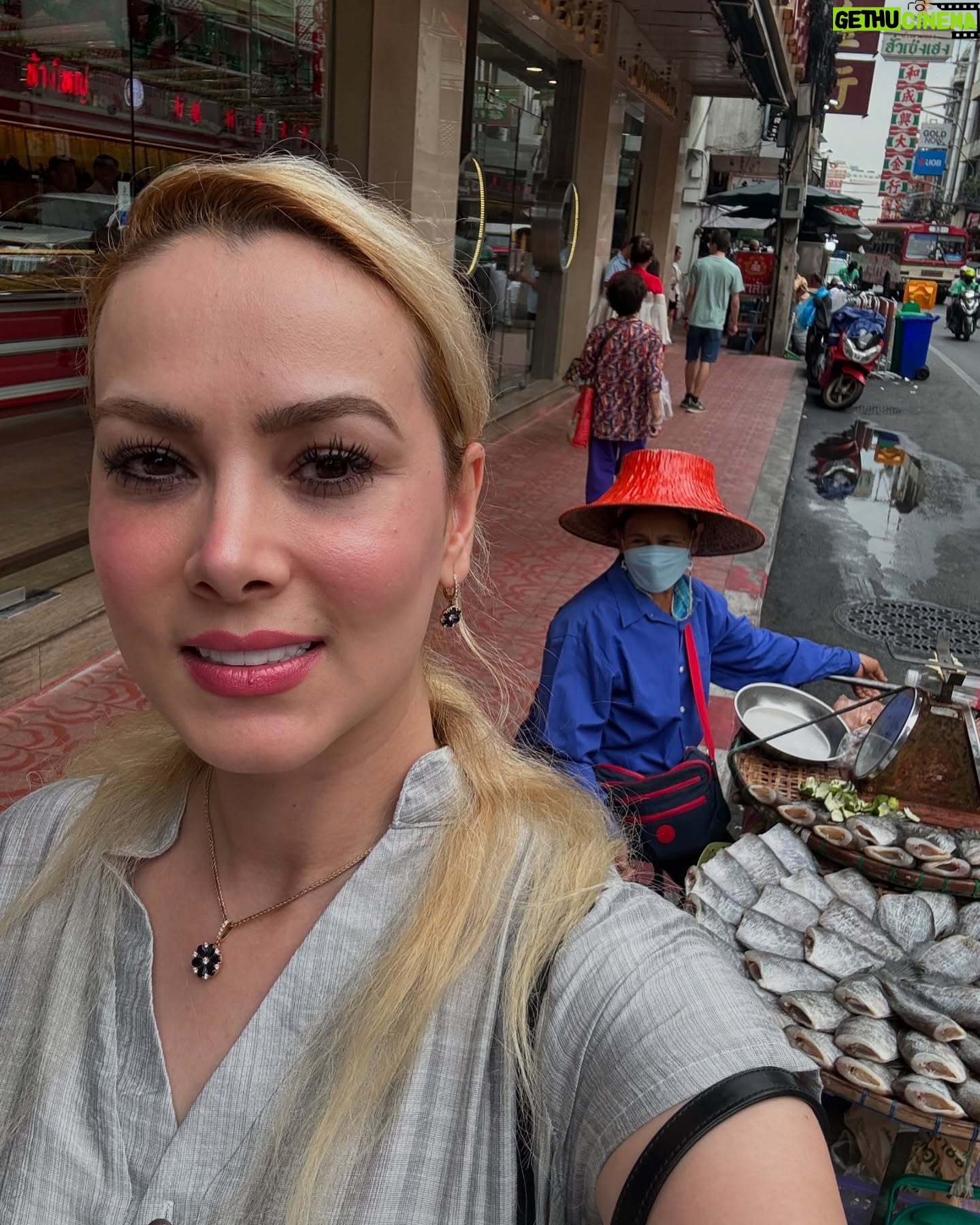 Nazanin Amiri - 5K Likes - China town in Bangkok Thailand 🇹🇭 (part2)
@nazaninamiri_official
#chinese #chinatown #chinesefood #bangkok