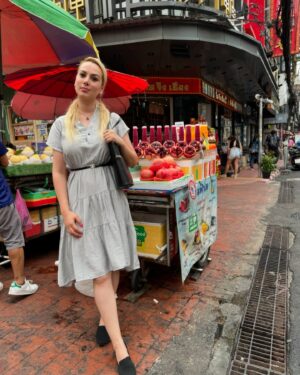 Nazanin Amiri Instagram - China town in Bangkok Thailand 🇹🇭 (part 1 )
@nazaninamiri_official 
#thailand #chinatown #bangkok