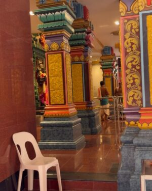 Nazanin Amiri Instagram - “Sri Maha Mariamman”Hindu temple in Malaysia (part2)
My Hindu friends please support your religion by adding this post to your story 🌹
@nazaninamiri_official 
#hindu #temple
