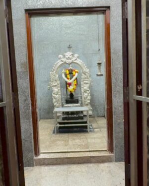 Nazanin Amiri Instagram - “Sri Maha Mariamman”Hindu temple in Malaysia (part2)
My Hindu friends please support your religion by adding this post to your story 🌹
@nazaninamiri_official 
#hindu #temple