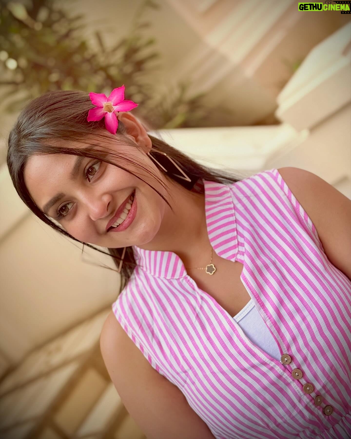 Naznin Nahar Niha - 45.6K Likes - She's a keeper of good vibes 🌸
📸 @floowrryyyyy 👯