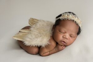 NeNe Leakes Instagram - Swipe: Best Christmas Gift ever….This little bundle of love and joy arrived just in time for Christmas 

Kynd Leakes
@kingbrentt 1st child/1st Daughter 
Fabulous Glam’Ma
#perfect #blessings #godsgift
#Greggleakes