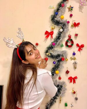 Neeharika Roy Instagram - Ho ho ho!! Joy to the world, it’s Christmas time✨
Merry Christmas to all🎅🏻🎄❤️

.
🧿

#neeharikaroy #merrychristmas #christmas #post #favorite #day #of #the #year