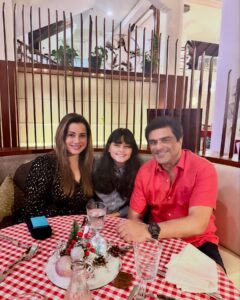 Actress Neelam Kothari HD Photos and Wallpapers February 2025