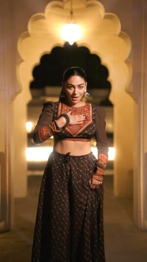 Neeru Bajwa Instagram - 20 saal baad ❤️ it’s trending now … so reel tha bandi ah.

#asanumaanwatnada #jaspindernarula #harbhajanmaan #manmohansingh ji