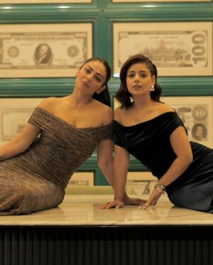 Neeru Bajwa Instagram - @taniazworld we made a good film 😊🙌 you are the reason for it, I loved working with you ! Who says actresses can’t get along 🥊 Our writer @jagdeepsidhu3 thank you for this beautiful story 🙏Long live #punjabindustry 

Phaphe -Kuttniyan May 9,2025 💥