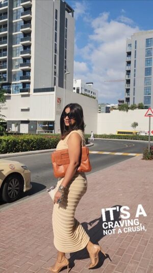 Neetu Chandra Instagram - Love you too.... today in #dubai ❤️

#dubai🇦🇪 
#fashion 
#mystyle 
#fitnessmotivation