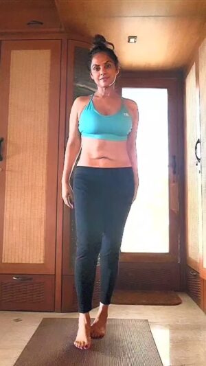 Neetu Chandra Instagram - Quietly, quite.... hmmmm. Ok.. what say ? #humble #gratitude ❤️ 🙏Great Day ❤️ 
#yoga @my.yoga.mat
#10ksteps 
#nutrition 
@malikakabrarathi