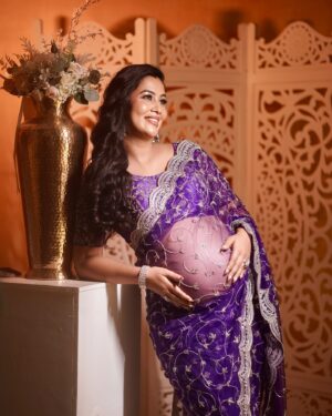 Neha Gowda Instagram - Last month and I’m super excited!!! 

#babybumplove #bump #designersarees #photoshoot #memories #life #9thmonth