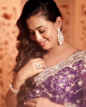 Neha Gowda Instagram - Last month and I’m super excited!!! 

#babybumplove #bump #designersarees #photoshoot #memories #life #9thmonth