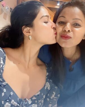 Neha Pednekar Instagram - 🌼❤️
@stella1316 
@lookssalonmumbai