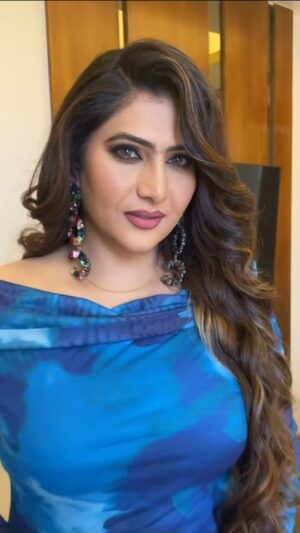 Neha Saxena Instagram - Gorgeous @nehasaxenaofficial styling our danglers❤️🫶🏻✨ #statementjewelry #partyjewelry #partyearrings #collab
