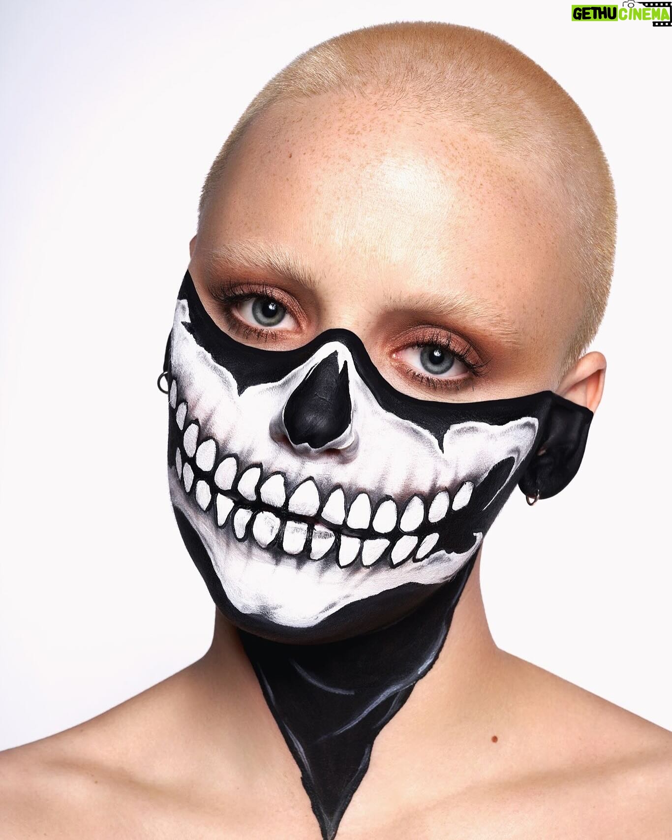 Nicole Faulkner - 19.1K Likes - Dug in my Halloween archives 👻🎃 makeups by me