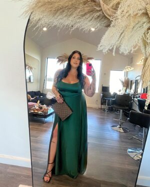 Nicole Faulkner Instagram - Wedding Season continues in South Dakota w/ my beautiful bride 💒
Hair by @styledbykd 
Makeup by me