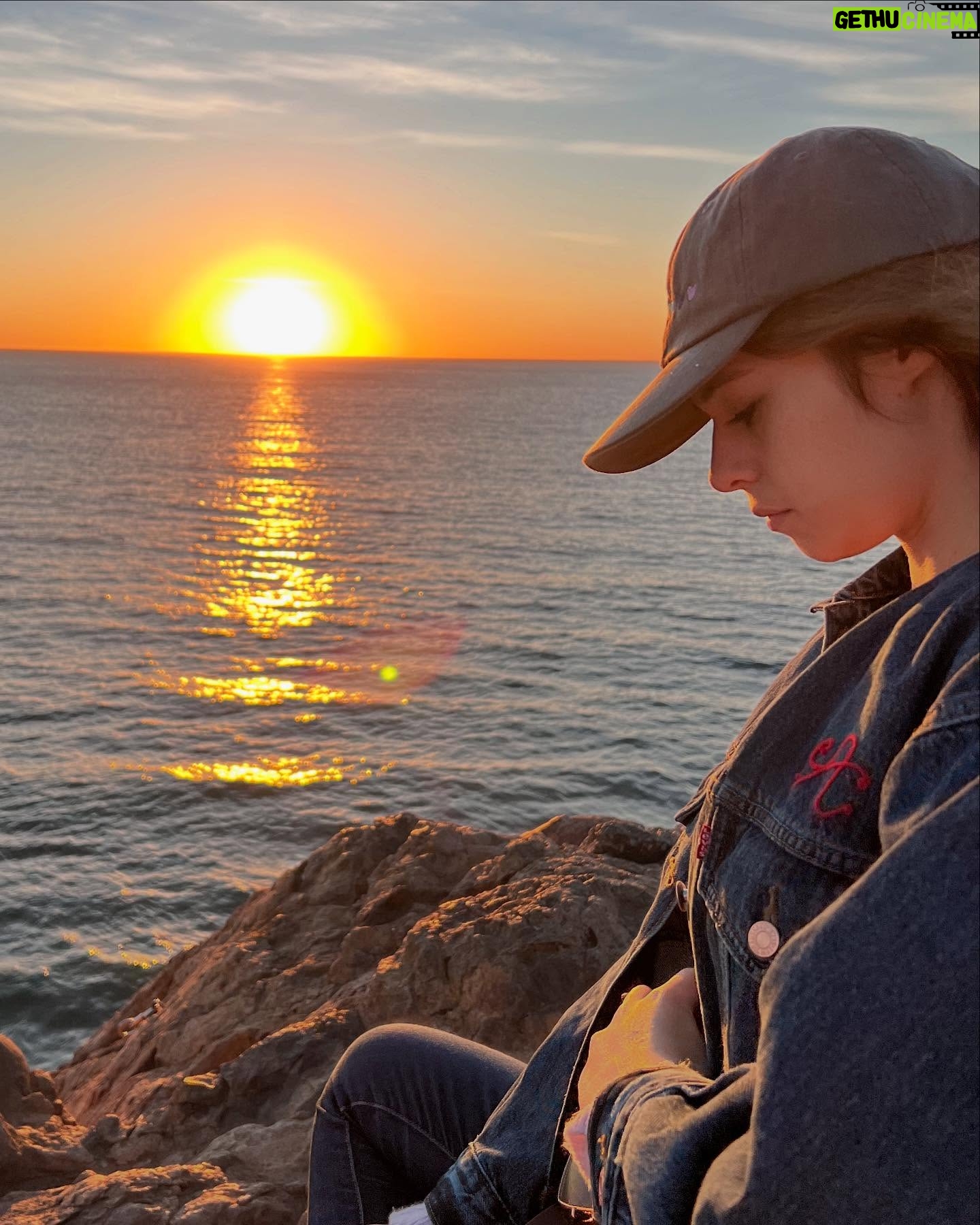 Nicole Maines - 13.7K Likes - Ew, gross, sunset photos, gay.
#imeantgayasinstupidandbad
🌅📸: @scottyjok