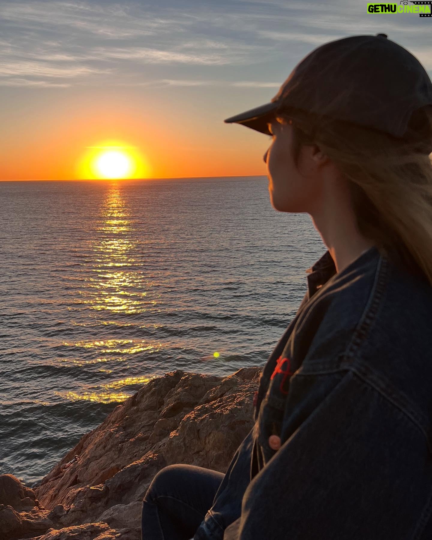 Nicole Maines - 13.7K Likes - Ew, gross, sunset photos, gay.
#imeantgayasinstupidandbad
🌅📸: @scottyjok