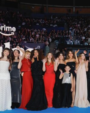 Nicole Wallace Instagram - Sigo procesando todo esto @primevideoes  Gracias an mis  amigos y a mi familia por estar siempre, apoyarme y quererme a pesar de toda esta locura y no por ella.  Gracias al equipo que pasó casa día del rodaje cuidándome haciéndome reír y haciendo q fuese mas ameno, por ir al bingo conmigo, salir y hacerme bailar y seguir escribiéndome hasta el día de hoy, os quiero. Gracias a mi compañeros que hicieron q el peso fuese mas equilibrado y darme la oportunidad de poder compartir todo esto con alguien y gracias a vosotros por acompañarnos y por querer este proyecto tanto como @mercedesronn se merece ❤️‍🩹 conoceros en este camino abrazaros oír vuestras historias ha sido precioso, espero q la disfrutéis mucho mucho. Nos vemos en la siguiente 🫂
