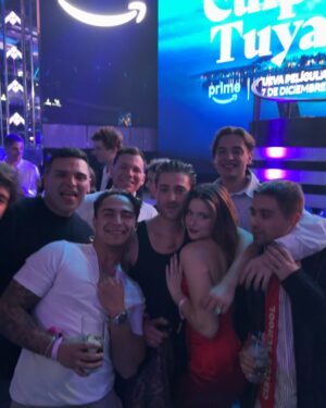 Nicole Wallace Instagram - Sigo procesando todo esto @primevideoes  Gracias an mis  amigos y a mi familia por estar siempre, apoyarme y quererme a pesar de toda esta locura y no por ella.  Gracias al equipo que pasó casa día del rodaje cuidándome haciéndome reír y haciendo q fuese mas ameno, por ir al bingo conmigo, salir y hacerme bailar y seguir escribiéndome hasta el día de hoy, os quiero. Gracias a mi compañeros que hicieron q el peso fuese mas equilibrado y darme la oportunidad de poder compartir todo esto con alguien y gracias a vosotros por acompañarnos y por querer este proyecto tanto como @mercedesronn se merece ❤️‍🩹 conoceros en este camino abrazaros oír vuestras historias ha sido precioso, espero q la disfrutéis mucho mucho. Nos vemos en la siguiente 🫂