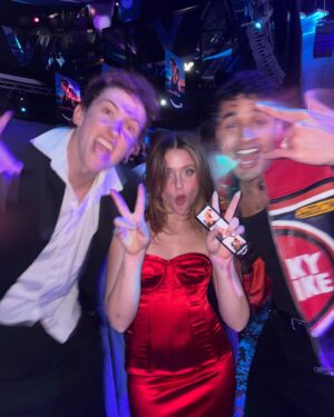 Nicole Wallace Instagram - Sigo procesando todo esto @primevideoes  Gracias an mis  amigos y a mi familia por estar siempre, apoyarme y quererme a pesar de toda esta locura y no por ella.  Gracias al equipo que pasó casa día del rodaje cuidándome haciéndome reír y haciendo q fuese mas ameno, por ir al bingo conmigo, salir y hacerme bailar y seguir escribiéndome hasta el día de hoy, os quiero. Gracias a mi compañeros que hicieron q el peso fuese mas equilibrado y darme la oportunidad de poder compartir todo esto con alguien y gracias a vosotros por acompañarnos y por querer este proyecto tanto como @mercedesronn se merece ❤️‍🩹 conoceros en este camino abrazaros oír vuestras historias ha sido precioso, espero q la disfrutéis mucho mucho. Nos vemos en la siguiente 🫂