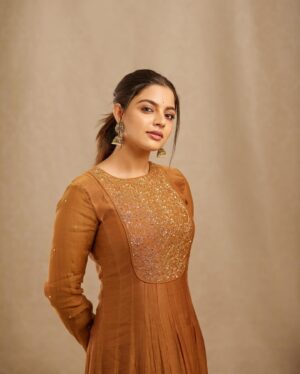 Nikhila Vimal Instagram - 🍂
Photographer : @jibinartist @plan.b.action 

Styling : @styledbysmiji

Makeup : @femyantony

Outfit : @kpretbykalaakaari 

Cam asst : @dayonphotos