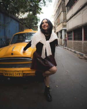 Nikhita Gandhi Instagram - Just a Cal girl doing Cal things ♥️💃🏻

📷 @shotbyviper 

#kolkata #kolkatadiaries #kolkataphotography #winter #winterfashion #winteroutfit #wintervibes #hometown #calcutta #bengal #streetphotography #nikhitagandhi #christmas #christmastime