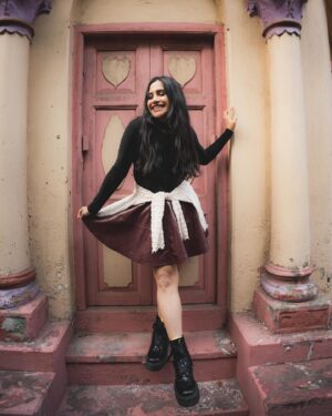 Nikhita Gandhi Instagram - Just a Cal girl doing Cal things ♥️💃🏻

📷 @shotbyviper 

#kolkata #kolkatadiaries #kolkataphotography #winter #winterfashion #winteroutfit #wintervibes #hometown #calcutta #bengal #streetphotography #nikhitagandhi #christmas #christmastime