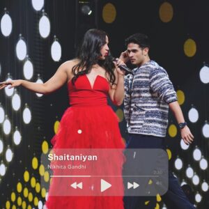 Nikhita Gandhi Instagram - If @indianidols’s this weekend’s episode was playlist
feat @nikhitagandhiofficial 💃

@sonytvofficial @fremantleindia @indianidols 
Indian Idol, Fremantle India, reality show, music show, Papon