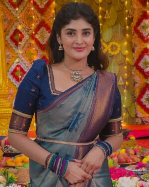Nimeshika Radhakrishnan Instagram - 🦋💙🩵💙🌝🌚🦋