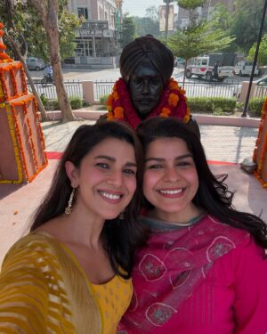 Nimrat Kaur Instagram - On Papa’s 72nd Birth Anniversary today, Mama, my sister and I inaugurated a memorial in his name honouring not only his but 12 other gallant soldiers’ supreme sacrifice for the nation all hailing from Sri Ganganagar, Rajasthan. A dream my family and I dreamt of 30 years ago since we lost him in Jammu and Kashmir in 1994, finally came true. 

Papa was a son of the soil, born to a farmers’ family in Mohanpura village. He led, lived and died by example, fearless and fierce till his last breath. Words fail me today to express the pride I feel standing on this soil, in his birthplace witnessing immortalising his name and life story to inspire present day and future generations. 

My sincerest gratitude for the relentless efforts and support from the civil administration in close co-ordination with the local army personnel stationed here. 

Also a heartfelt thanks to Mr Thomas John Kovoor of Studio Sukriti in Jaipur for his patience through the meticulous sculpting journey executing such a flawless job and breathing life into my father’s sculpture with such keen attention to detail. 
Happy Birthday to my Papa. 

Long live my father’s name and long live his legacy…Jai Hind 🙏🏼🇮🇳 @indianarmy.adgpi