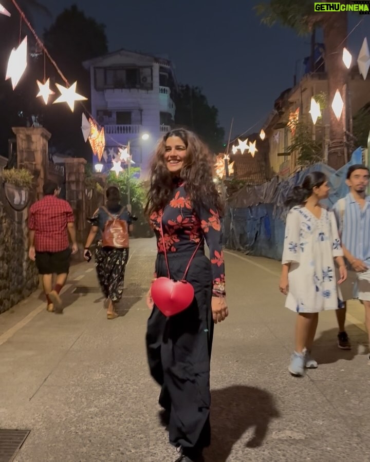 Nimrat Kaur - 41.6K Likes - Annual Christmas tradition, walking through Ranwar Village with love and lights all around…🎄♥️ Merry Christmas and happy holidays all ✨