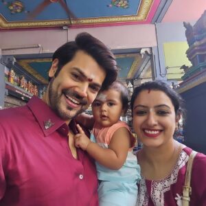Nisha Krishnan Instagram - Happy Vijayadashami to you and your family darlings !!
Sending u all loads of love and Positive Energy ❤️❤️❤️

#FestiveVibes
#Family
#lovelifelaughter