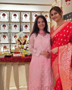 Actress Nishi Saxena HD Photos and Wallpapers September 2024
