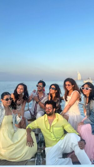 Niyati Fatnani Instagram - Mera mann🤍🤍🤍

#dubai #friends #memories #reels #love #december #niyatifatnani