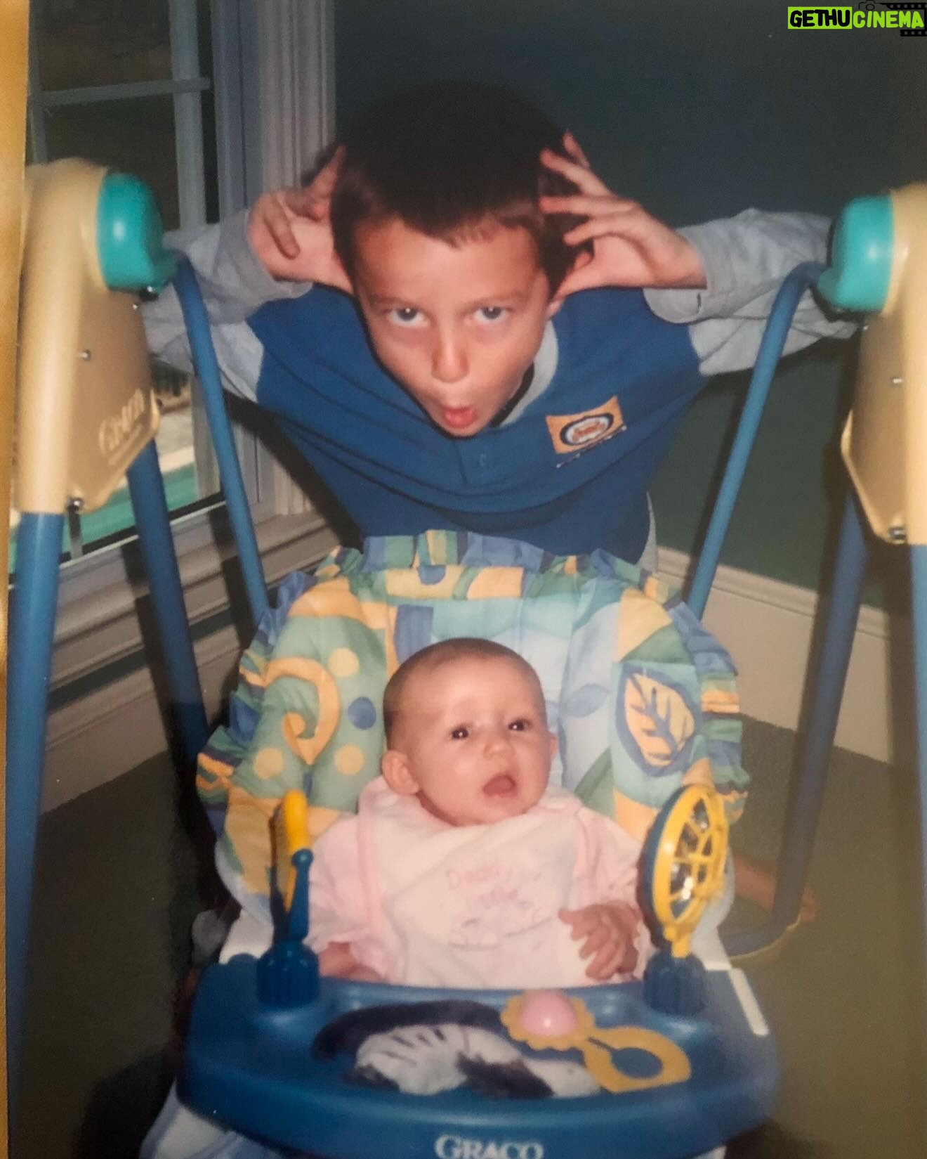 Noah Cyrus - 175.4K Likes - wish i could grow up with all of you one more time.
25 …
my thoughts and prayers go to all effected by the fires here in los angeles
