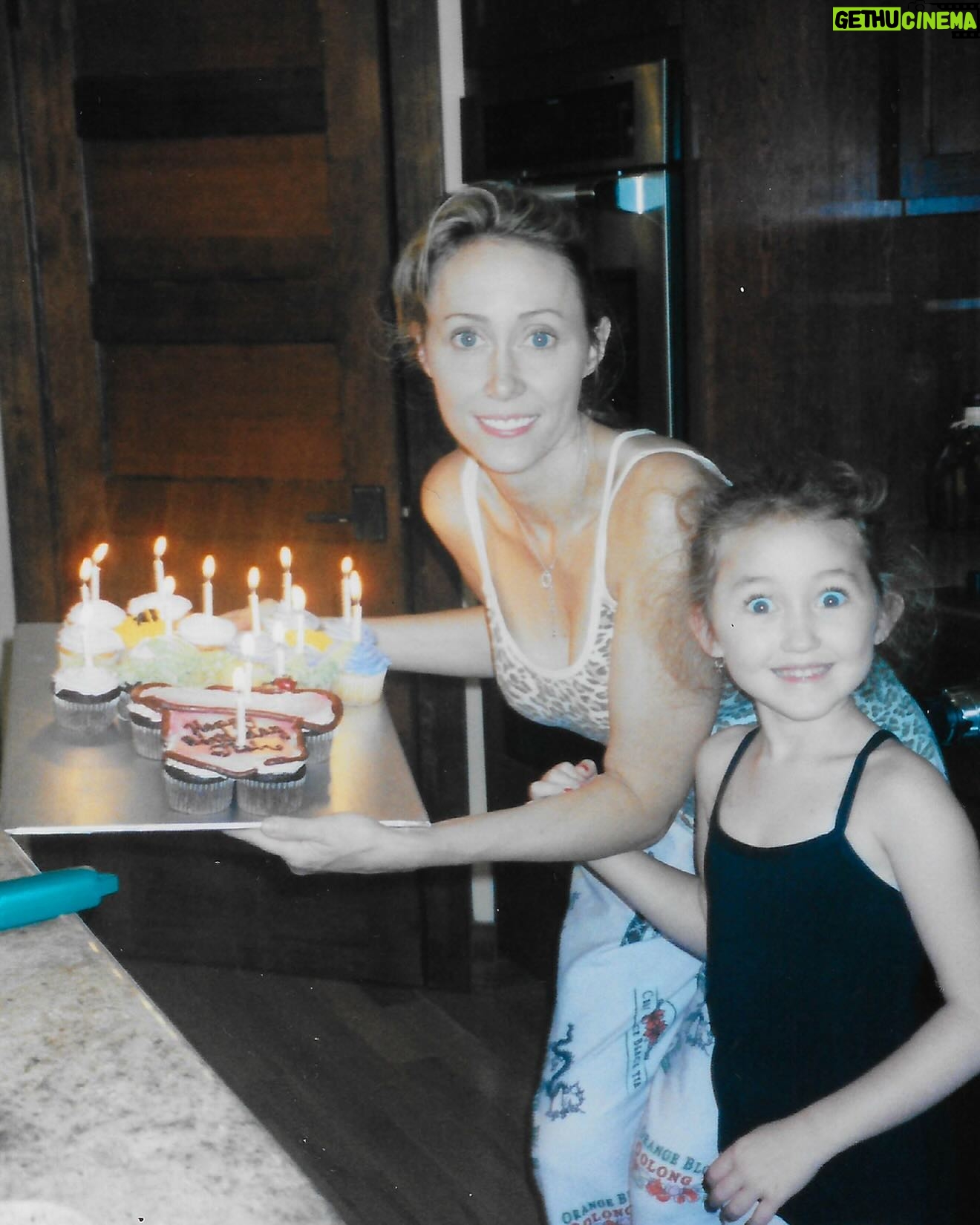 Noah Cyrus - 175.4K Likes - wish i could grow up with all of you one more time.
25 …
my thoughts and prayers go to all effected by the fires here in los angeles