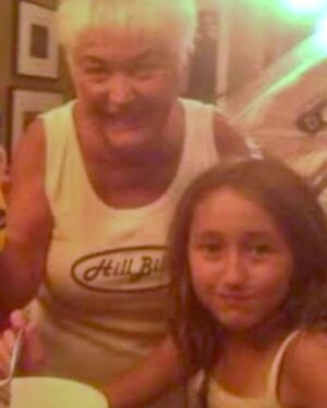 Noah Cyrus Instagram - wish i could grow up with all of you one more time. 

25 …

 my thoughts and prayers go to all effected by the fires here in los angeles