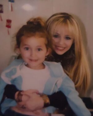 Noah Cyrus Instagram - wish i could grow up with all of you one more time. 

25 …

 my thoughts and prayers go to all effected by the fires here in los angeles