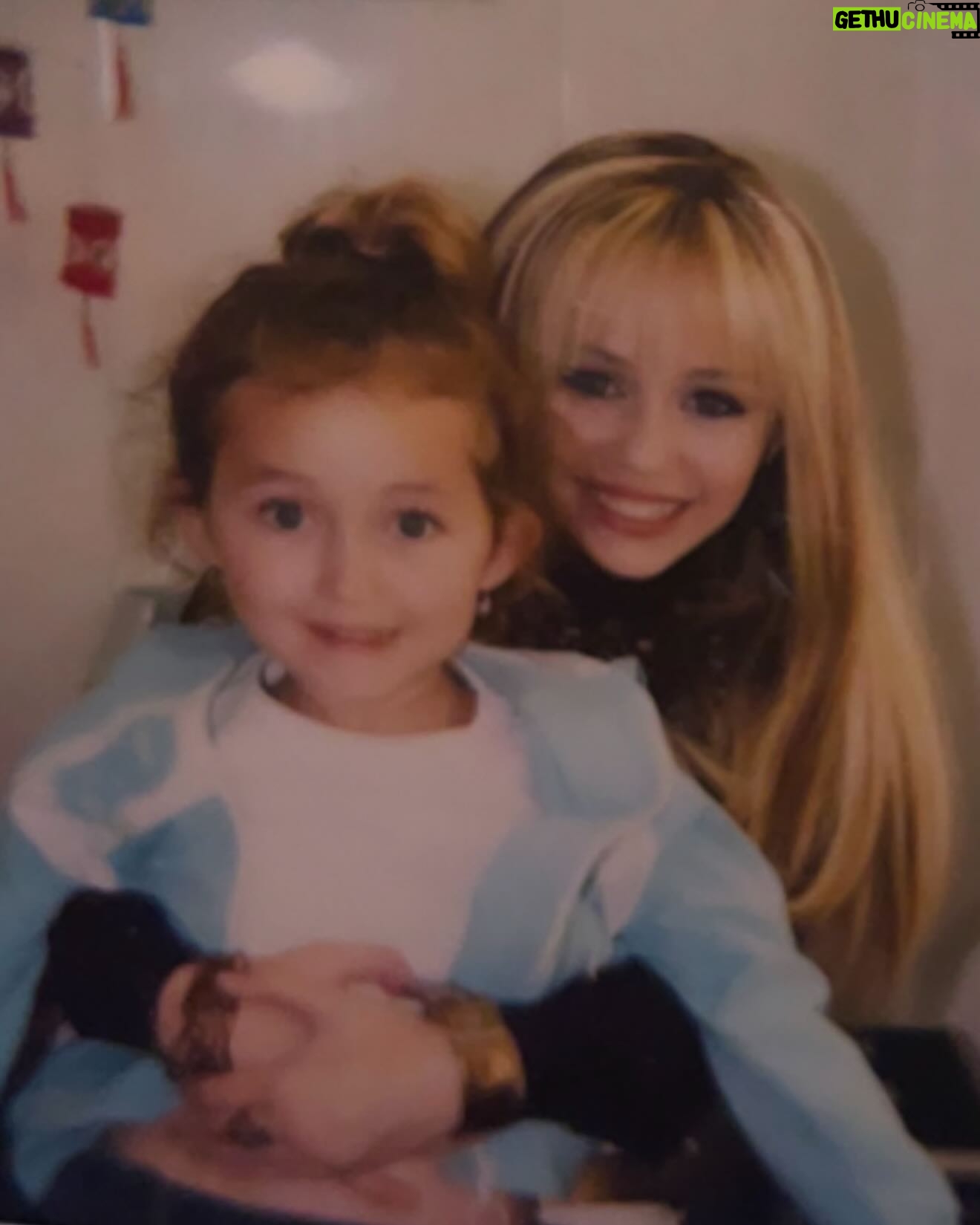 Noah Cyrus - 175.4K Likes - wish i could grow up with all of you one more time.
25 …
my thoughts and prayers go to all effected by the fires here in los angeles